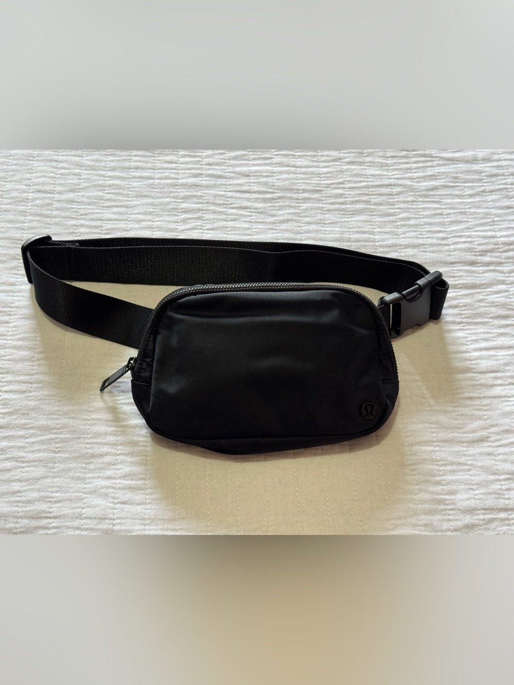 lululemon Belt Bag: Black
